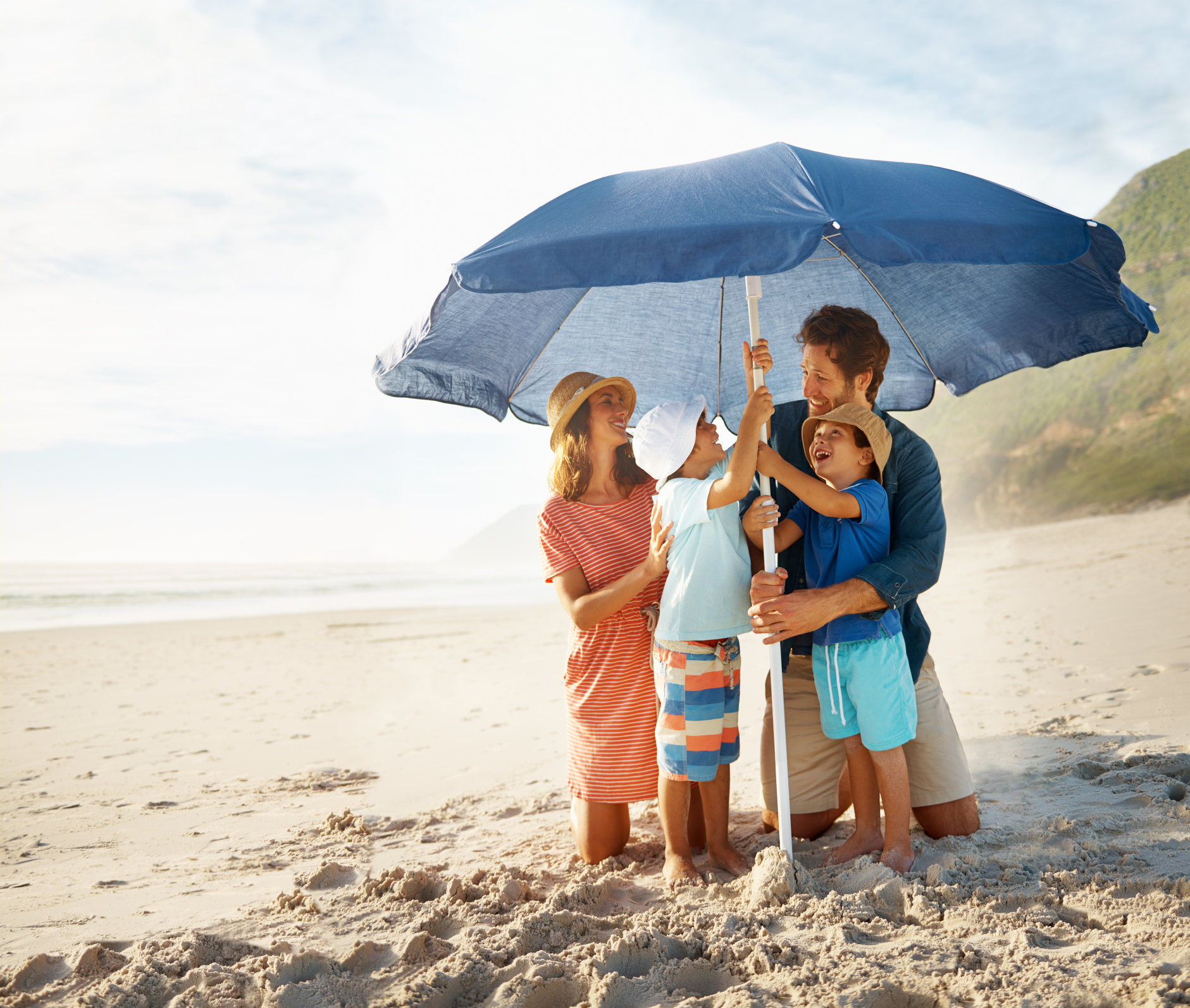 Haz esto y la sombrilla no saldrá volando verano en la playa | Business Insider España