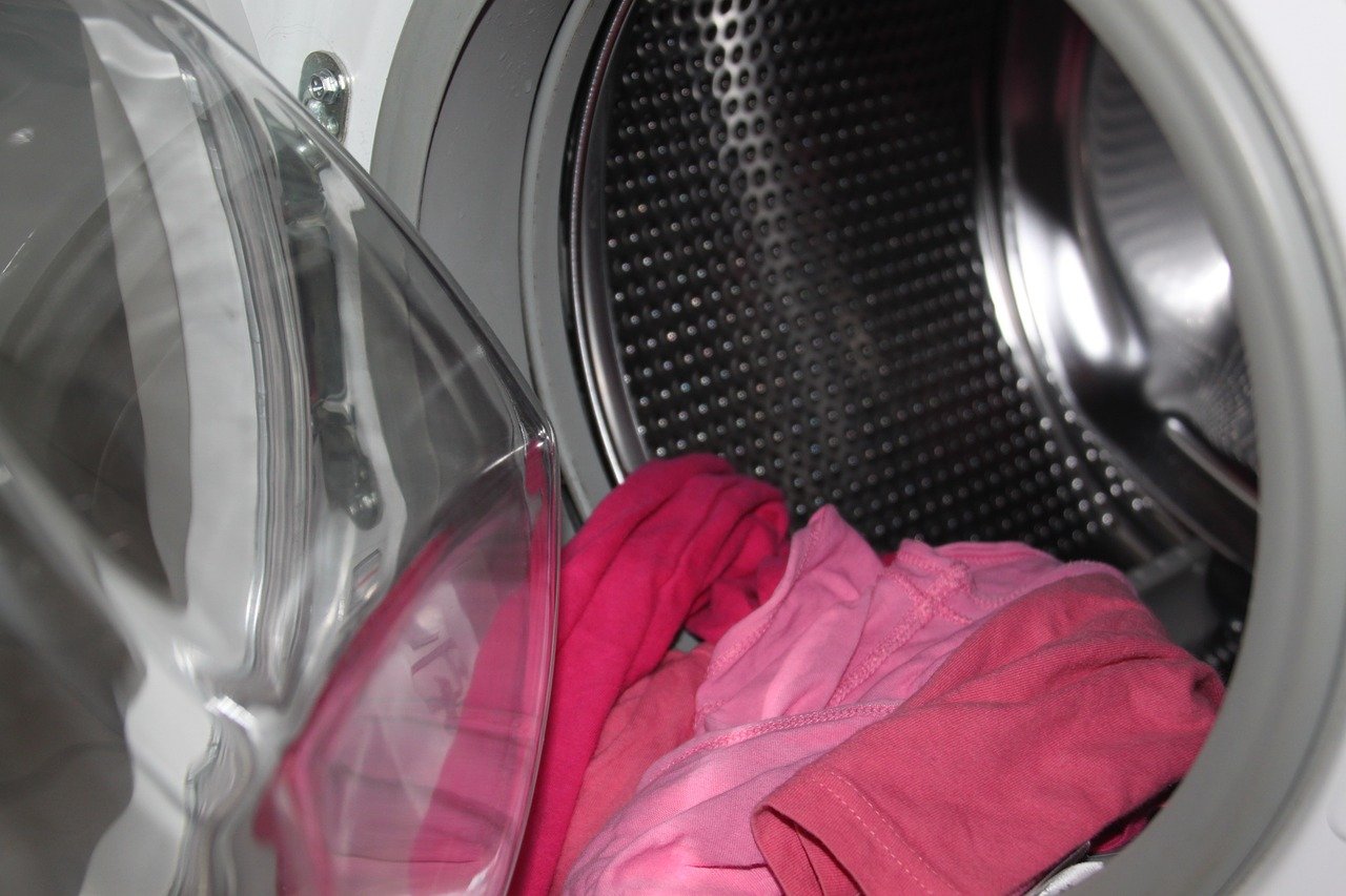 Bolsa Campanilla Sin sentido Qué puedes hacer cuando la lavadora te mancha la ropa? | Business Insider  España